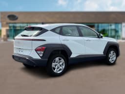 Hyundai Kona SE AWD 2027 — side view