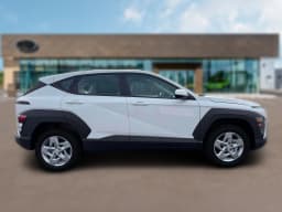 Hyundai Kona SE AWD 2027 — side view