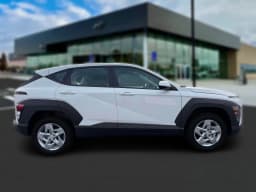 Hyundai Kona SE AWD 2027 — side view