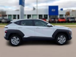 Hyundai Kona SE AWD 2027 — side view