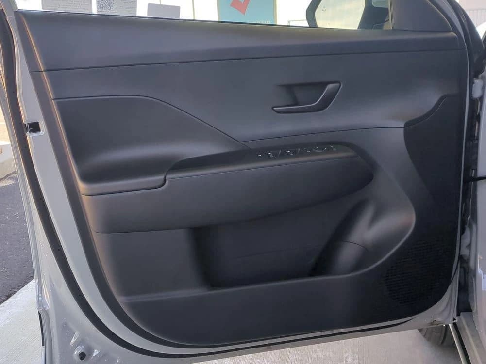 Hyundai Kona Electric SEL FWD 2025 — side view