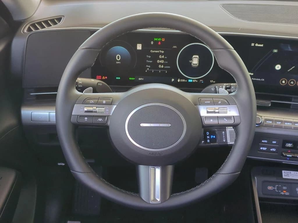 Hyundai Kona Electric SEL FWD 2025 — side view