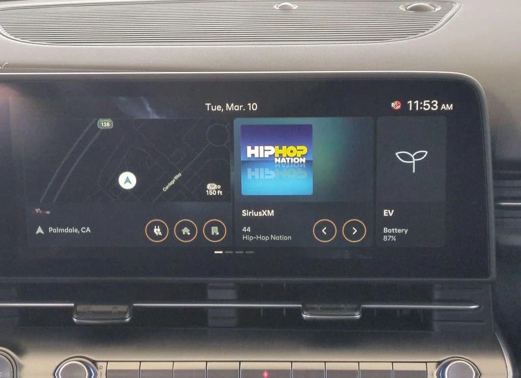 Hyundai Kona Electric SEL FWD 2025 — side view