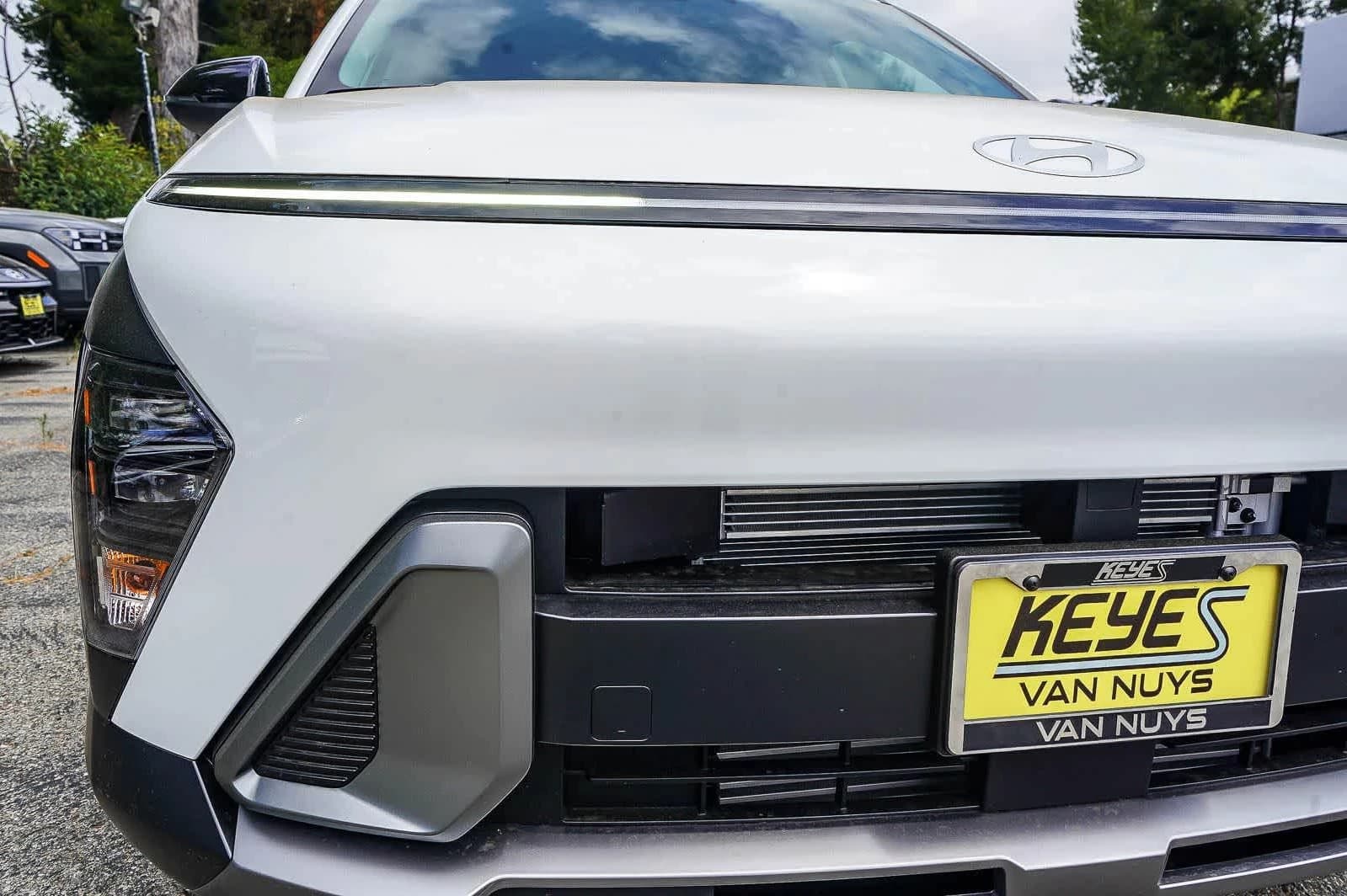 Hyundai Kona SEL Premium FWD 2026 — side view
