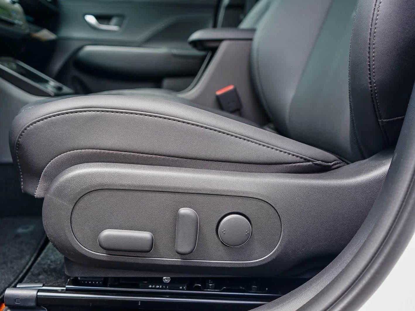 Hyundai Kona SEL Premium FWD 2026 — side view