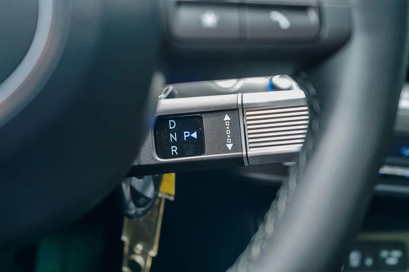 Hyundai Kona SEL Premium FWD 2026 — side view