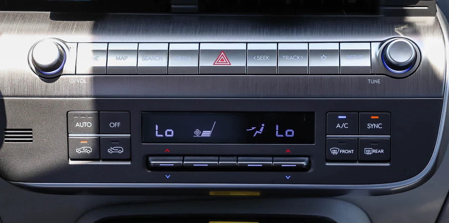 Hyundai Kona SEL Premium FWD 2026 — side view