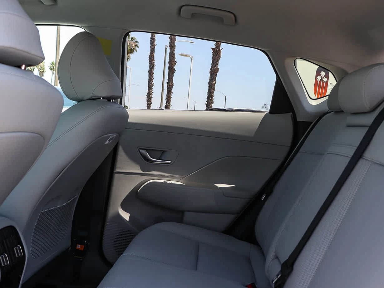 Hyundai Kona SEL Premium FWD 2026 — side view