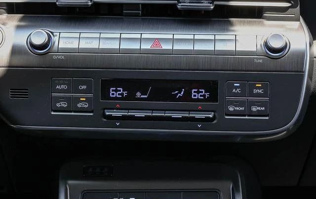 Hyundai Kona SEL Premium FWD 2026 — side view