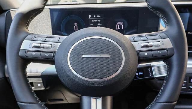 Hyundai Kona SEL Premium FWD 2026 — side view