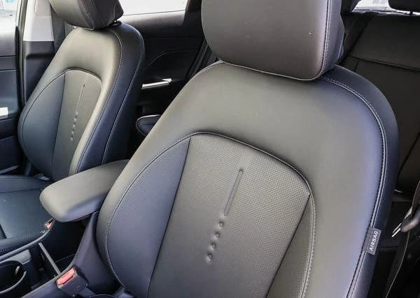Hyundai Kona SEL Premium FWD 2026 — side view