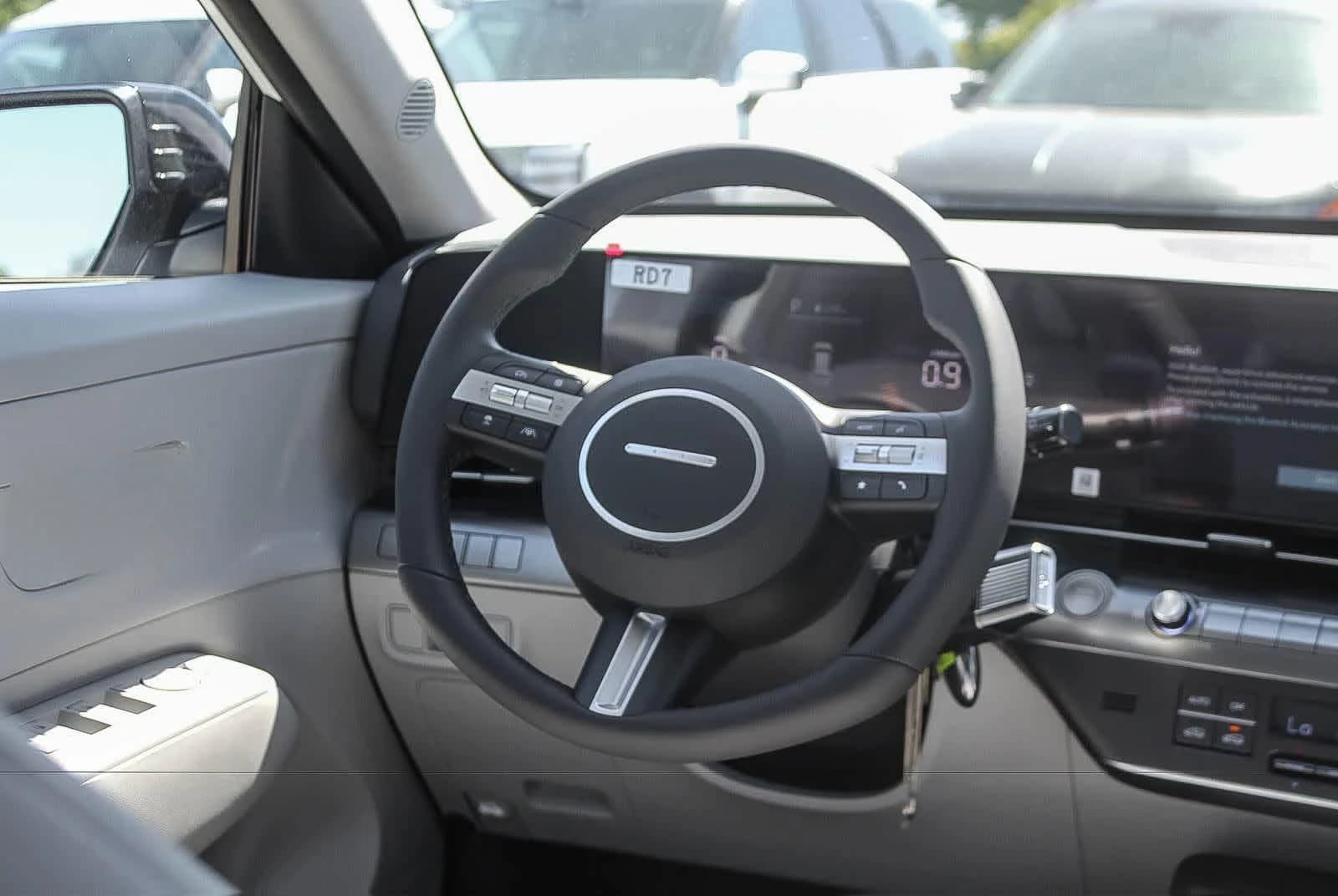 Hyundai Kona SEL Premium FWD 2026 — side view