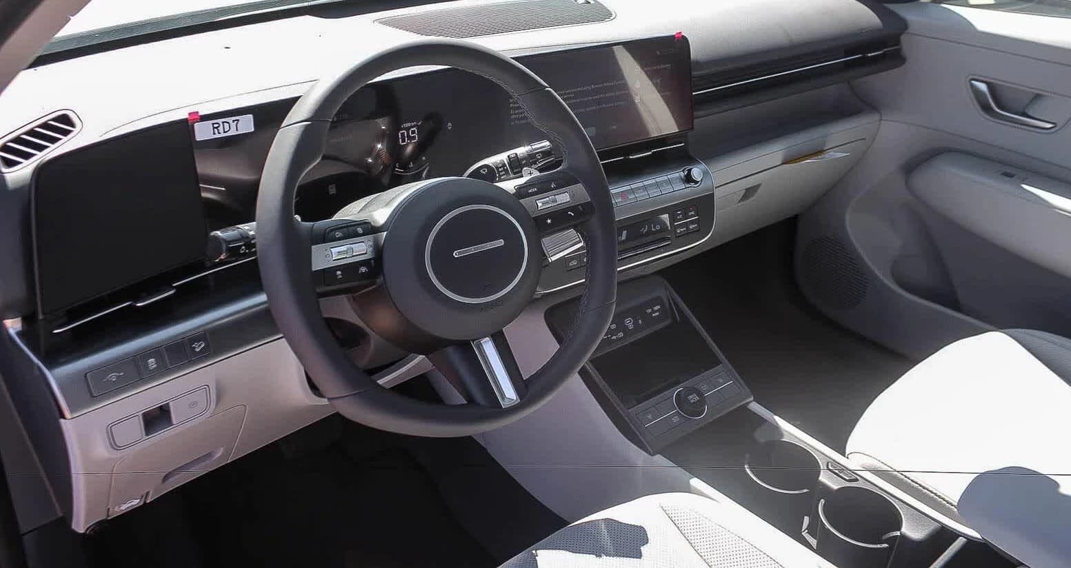 Hyundai Kona SEL Premium FWD 2026 — side view