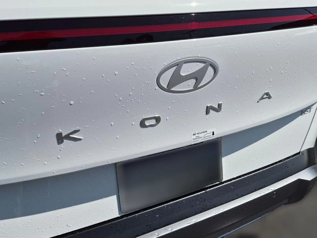 Hyundai Kona Limited FWD 2026 — side view