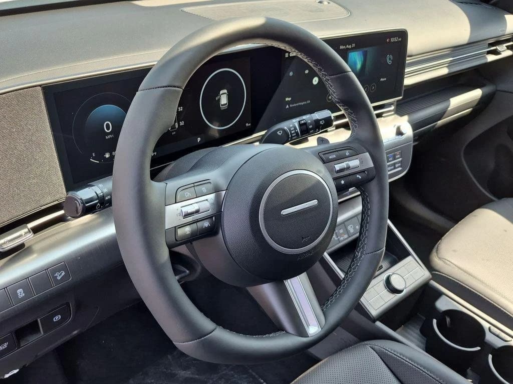 Hyundai Kona Limited FWD 2026 — side view