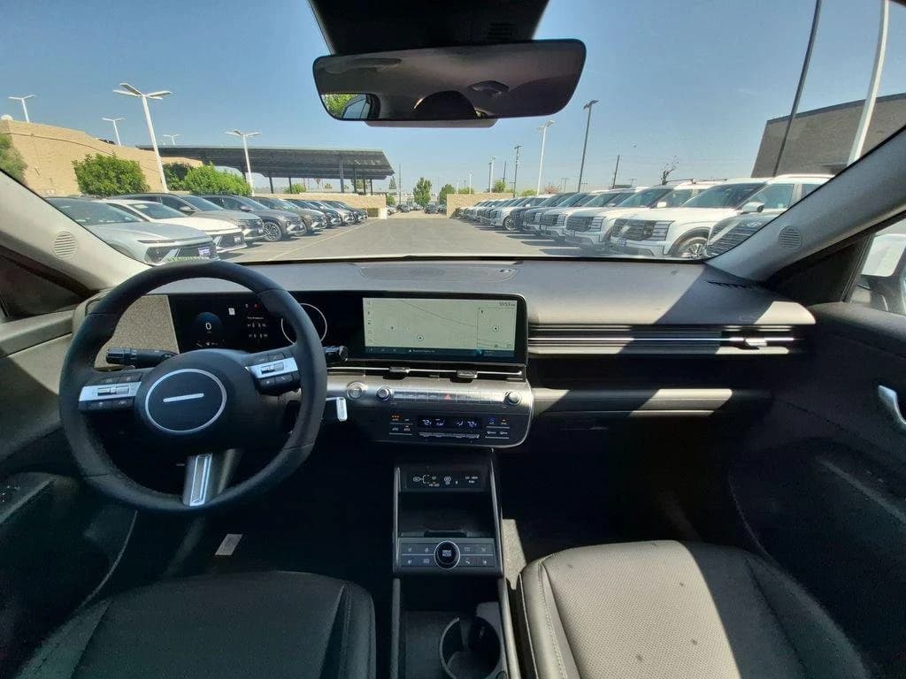Hyundai Kona Limited FWD 2026 — side view