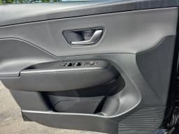 Hyundai Kona Limited FWD 2026 — side view