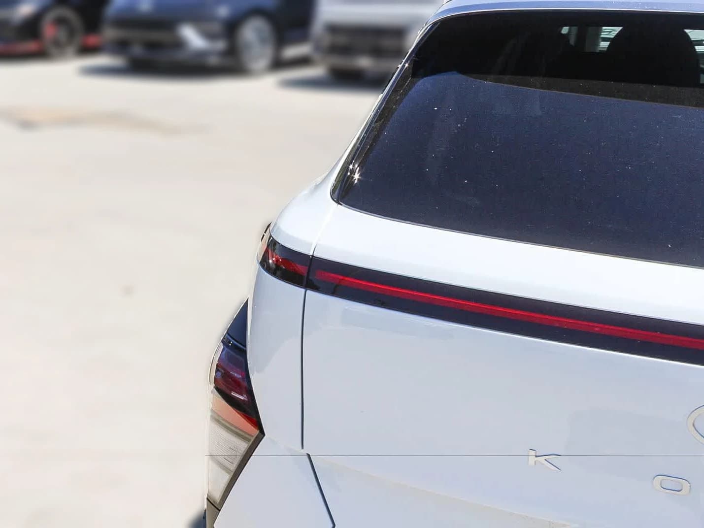 Hyundai Kona Limited FWD 2027 — side view