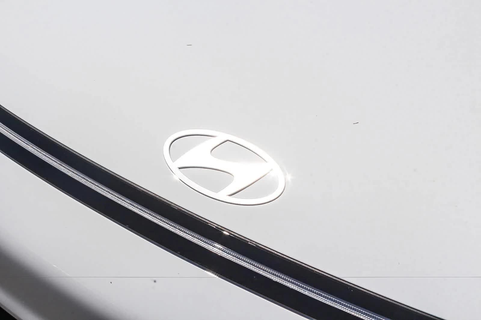 Hyundai Kona Limited FWD 2027 — side view