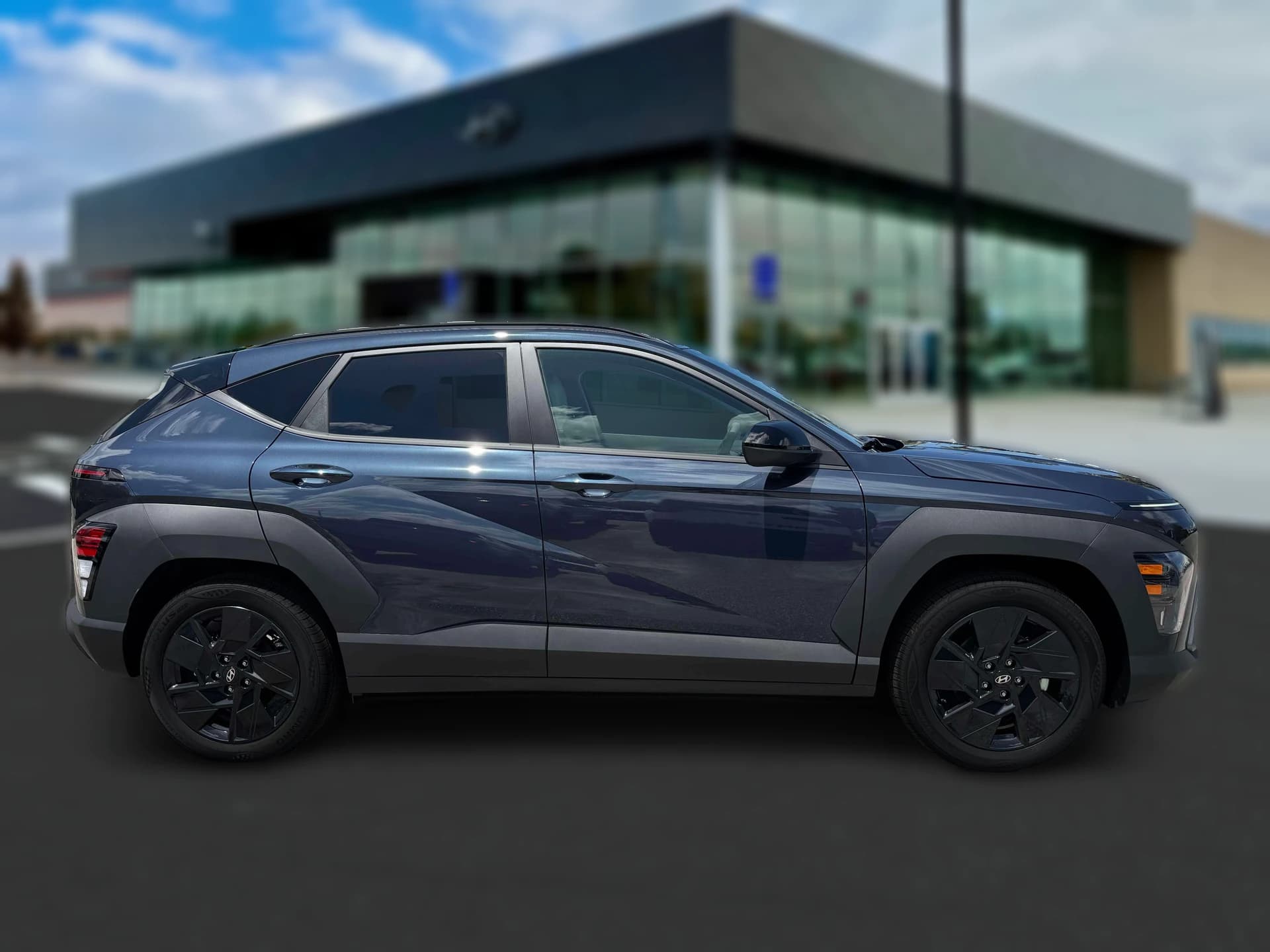 Hyundai Kona SEL Sport FWD 2027 — side view