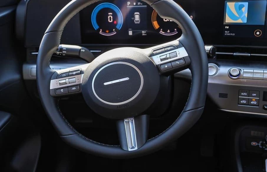 Hyundai Kona SEL Sport FWD 2027 — side view