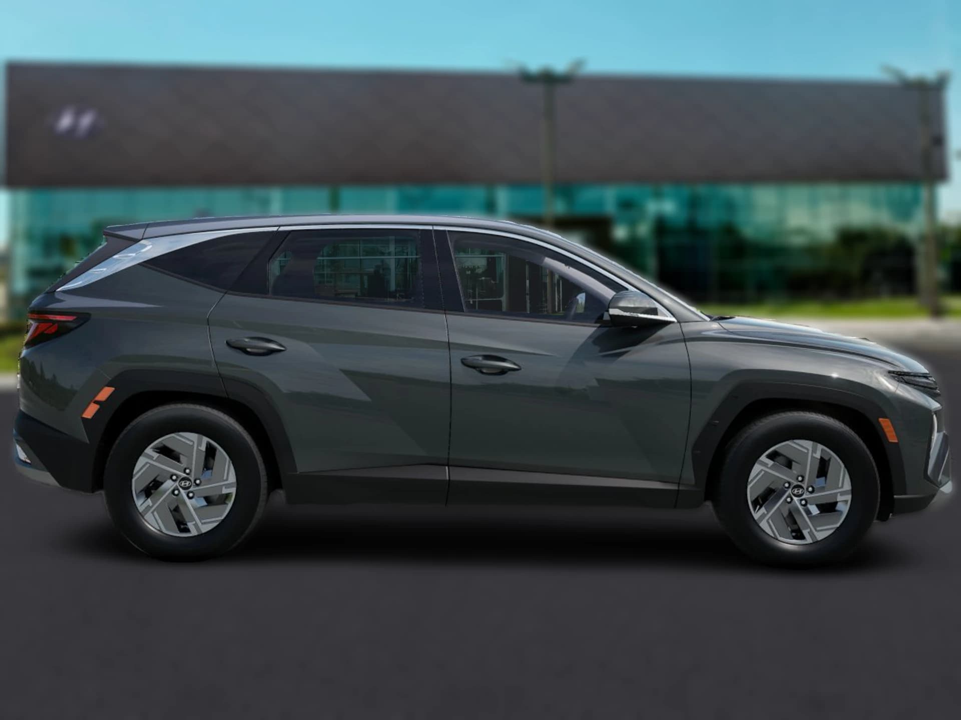 Hyundai Tucson Hybrid SE FWD 2026 — side view