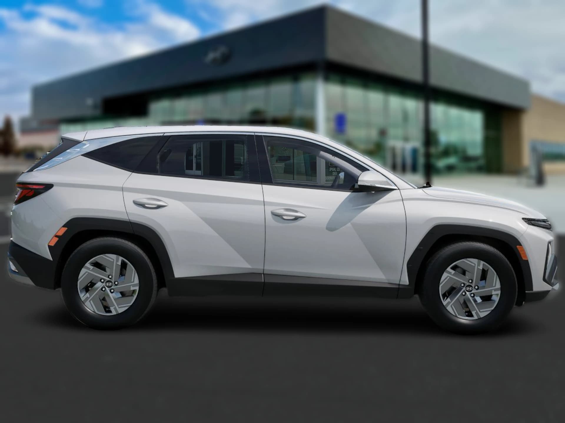 Hyundai Tucson Hybrid SE FWD 2026 — side view