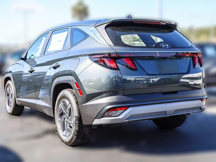 Hyundai Tucson Hybrid SE FWD 2026 — side view