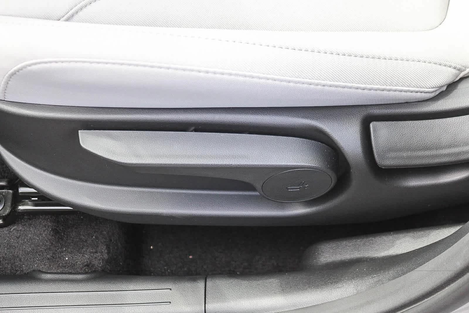 Hyundai Tucson Hybrid SE FWD 2026 — side view