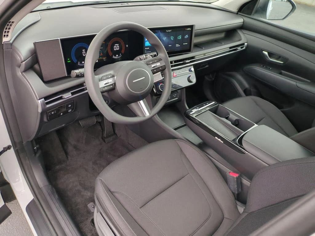 Hyundai Tucson Hybrid SE FWD 2026 — side view