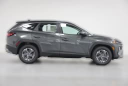 Hyundai Tucson Hybrid SE FWD 2026 — side view