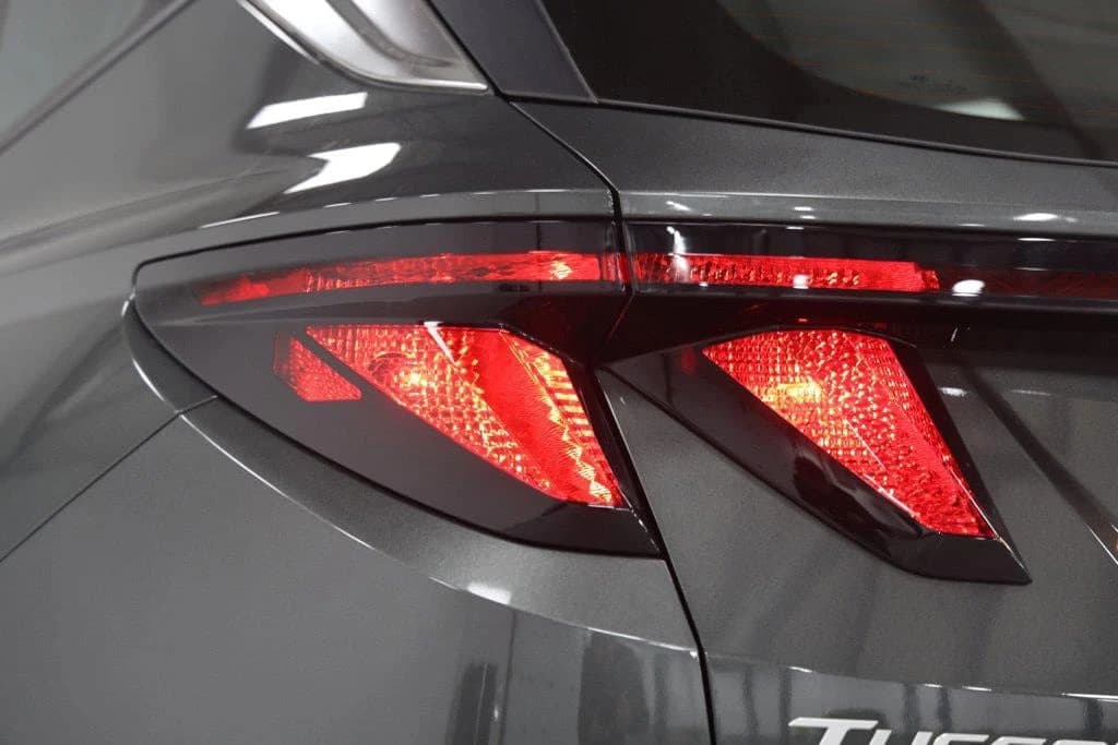 Hyundai Tucson Hybrid SE FWD 2026 — side view