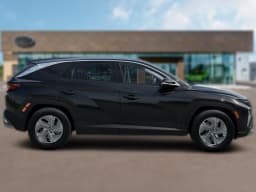 Hyundai Tucson Hybrid SE FWD 2026 — side view