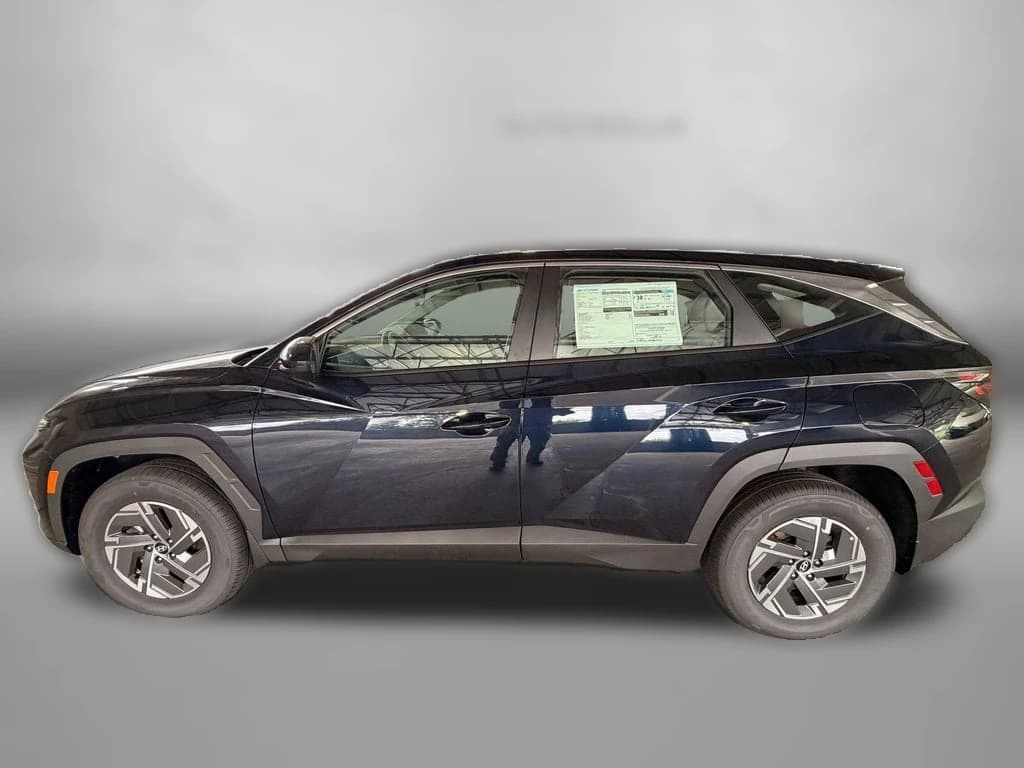 Hyundai Tucson Hybrid Blue SE AWD 2026 — side view