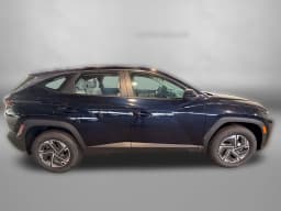 Hyundai Tucson Hybrid Blue SE AWD 2026 — side view