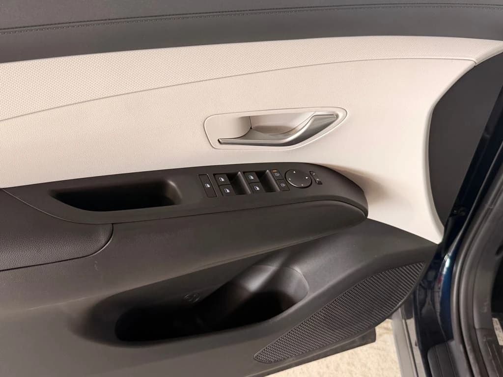Hyundai Tucson Hybrid Blue SE AWD 2026 — side view