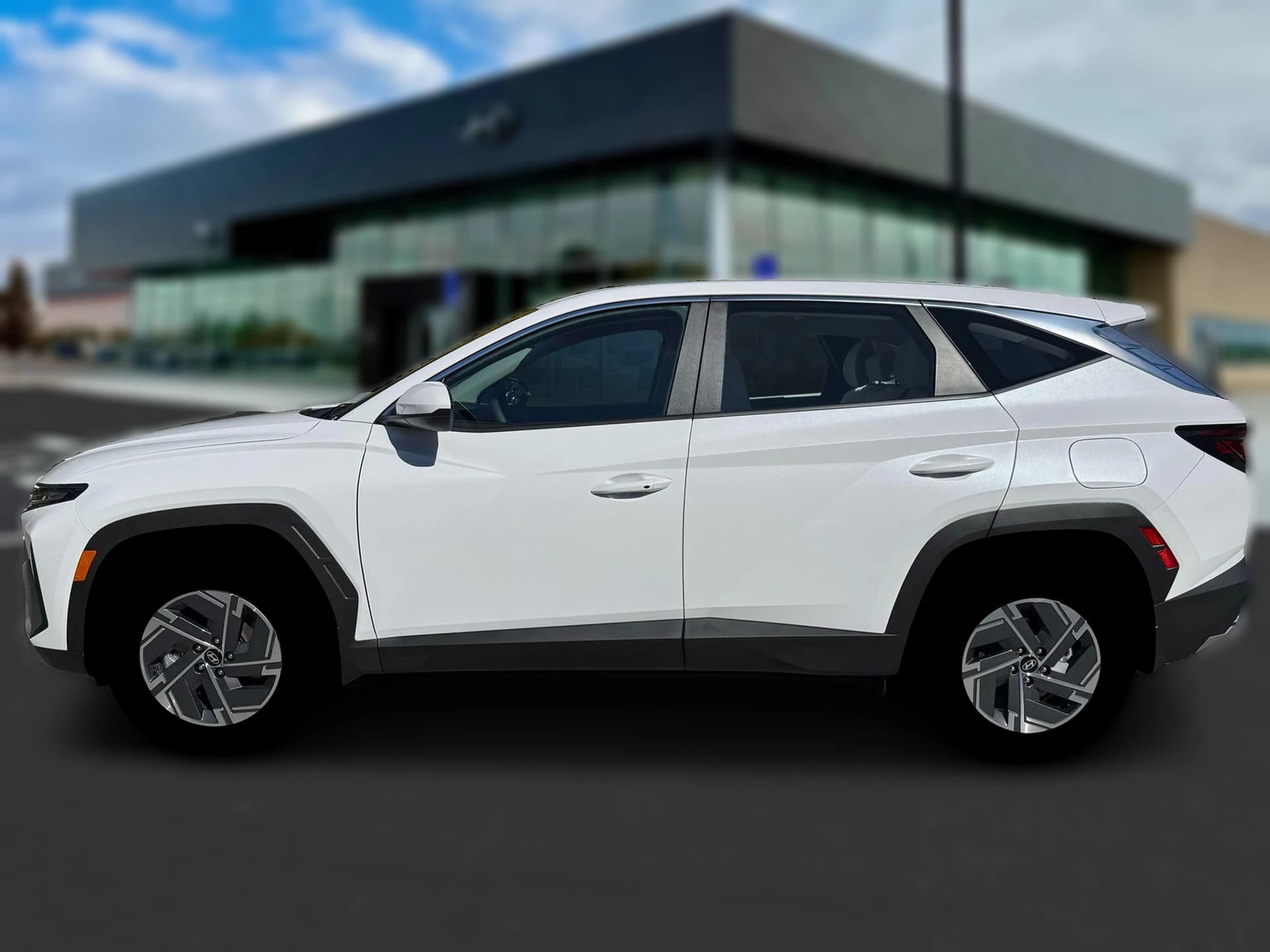 Hyundai Tucson Hybrid Blue SE AWD 2026 — side view