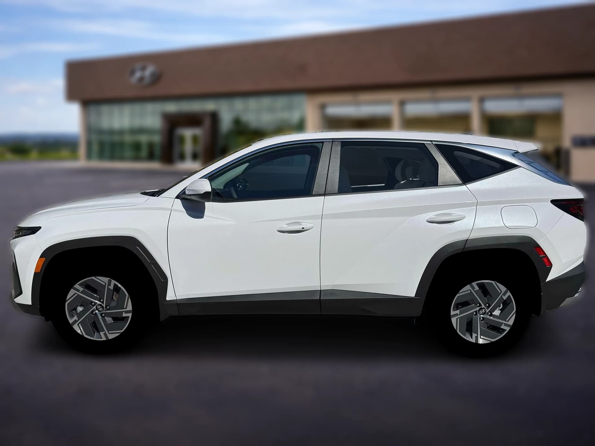 Hyundai Tucson Hybrid Blue SE AWD 2026 — side view