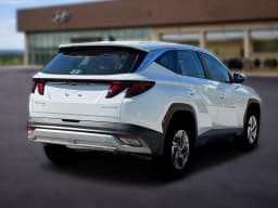 Hyundai Tucson Hybrid Blue SE AWD 2026 — side view