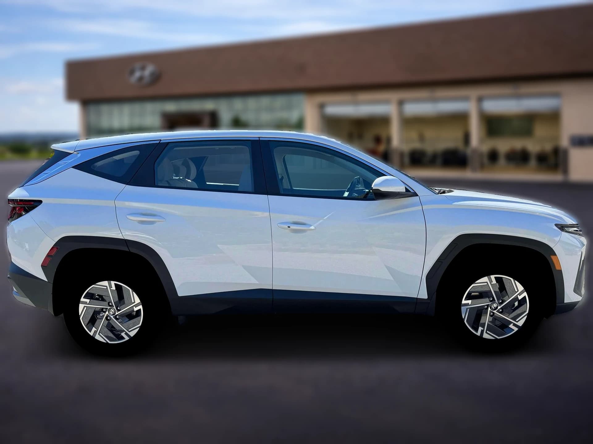 Hyundai Tucson Hybrid Blue SE AWD 2026 — side view