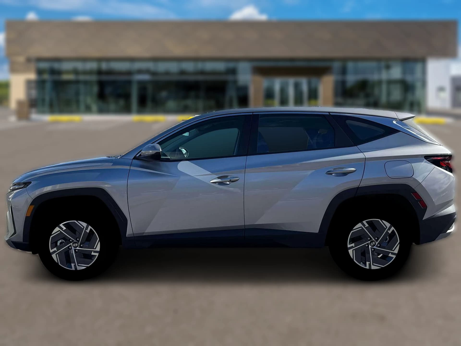 Hyundai Tucson Hybrid Blue SE AWD 2026 — side view