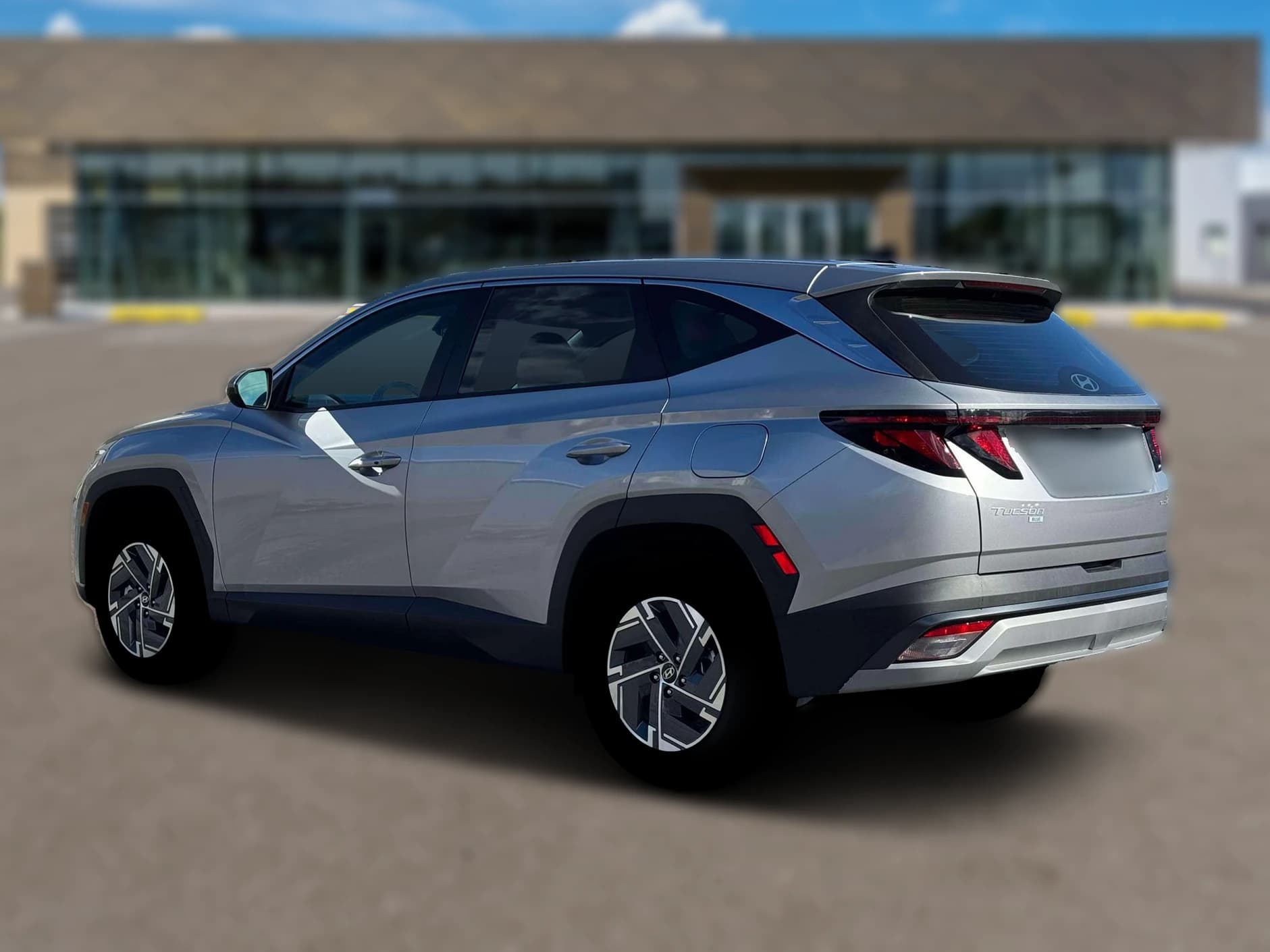 Hyundai Tucson Hybrid Blue SE AWD 2026 — side view