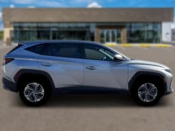 Hyundai Tucson Hybrid Blue SE AWD 2026 — side view