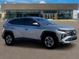 Hyundai Tucson Hybrid Blue SE AWD 2026 — side view