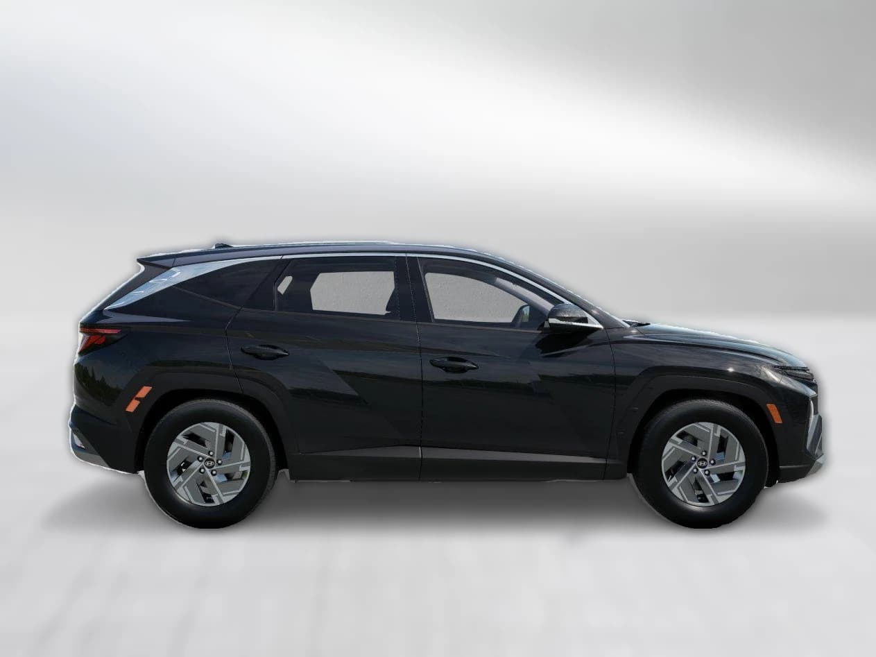 Hyundai Tucson Hybrid Blue SE AWD 2026 — side view