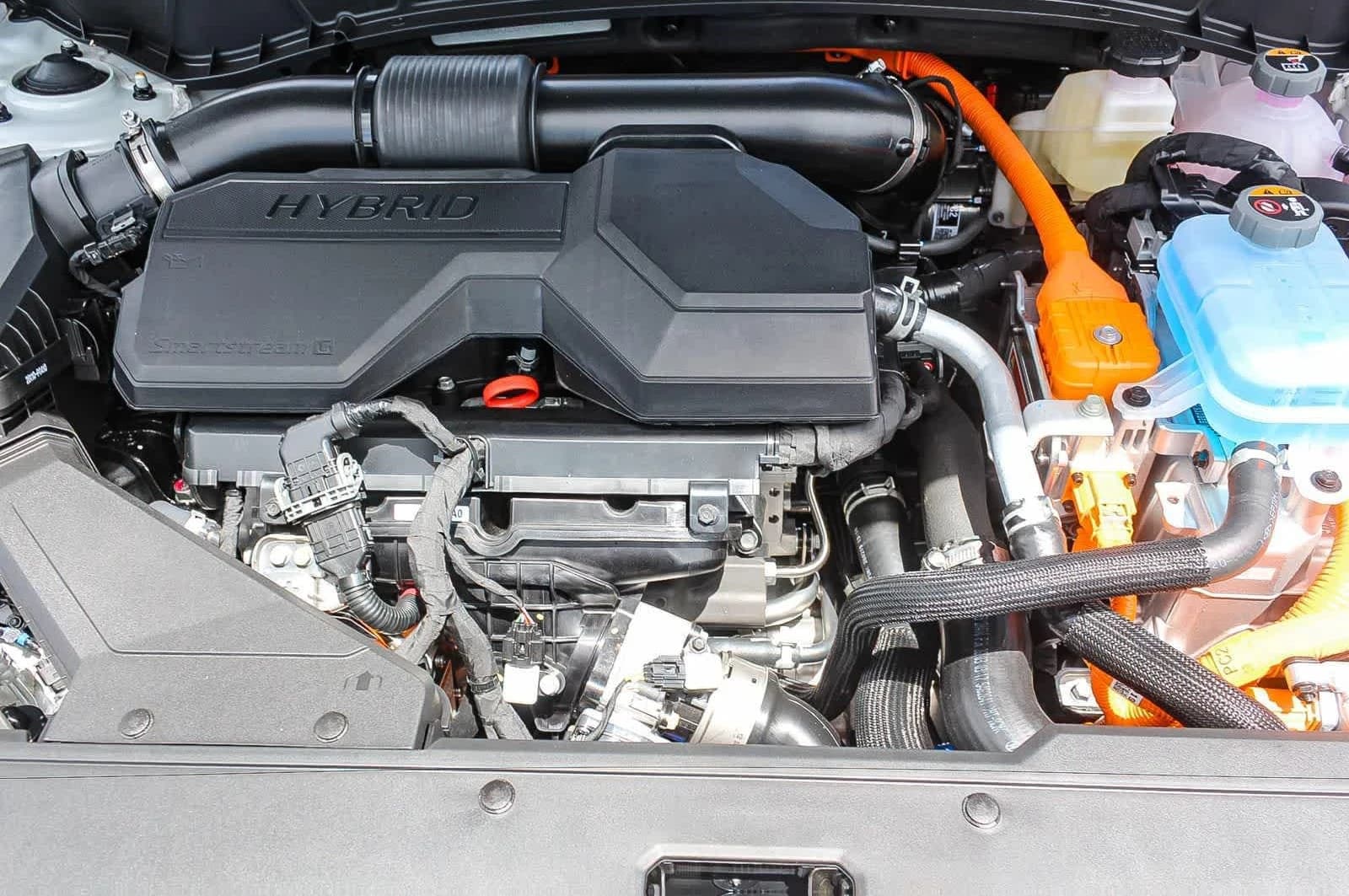 Hyundai Tucson Plug-In Hybrid SEL AWD 2026 — side view