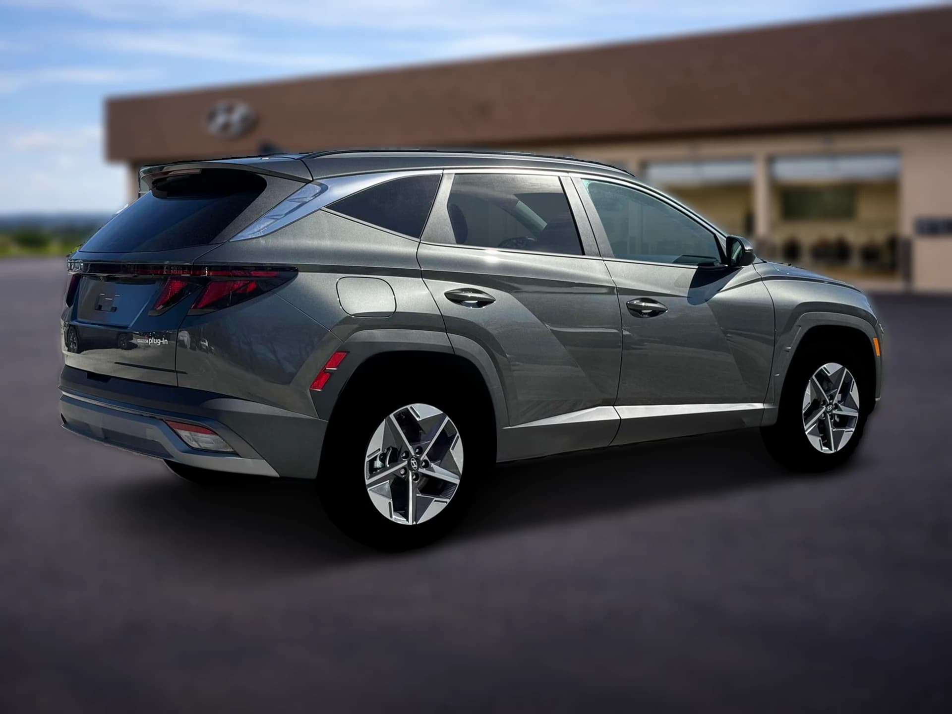 Hyundai Tucson Plug-In Hybrid SEL AWD 2026 — side view