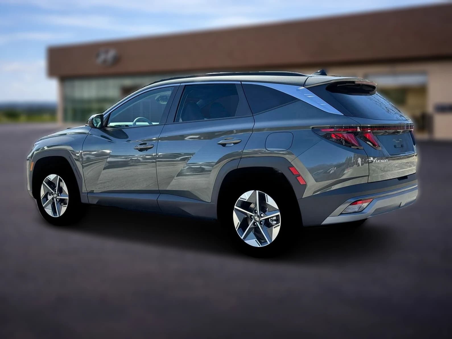Hyundai Tucson Plug-In Hybrid SEL AWD 2026 — side view