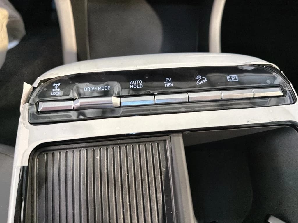 Hyundai Tucson Plug-In Hybrid SEL AWD 2026 — side view