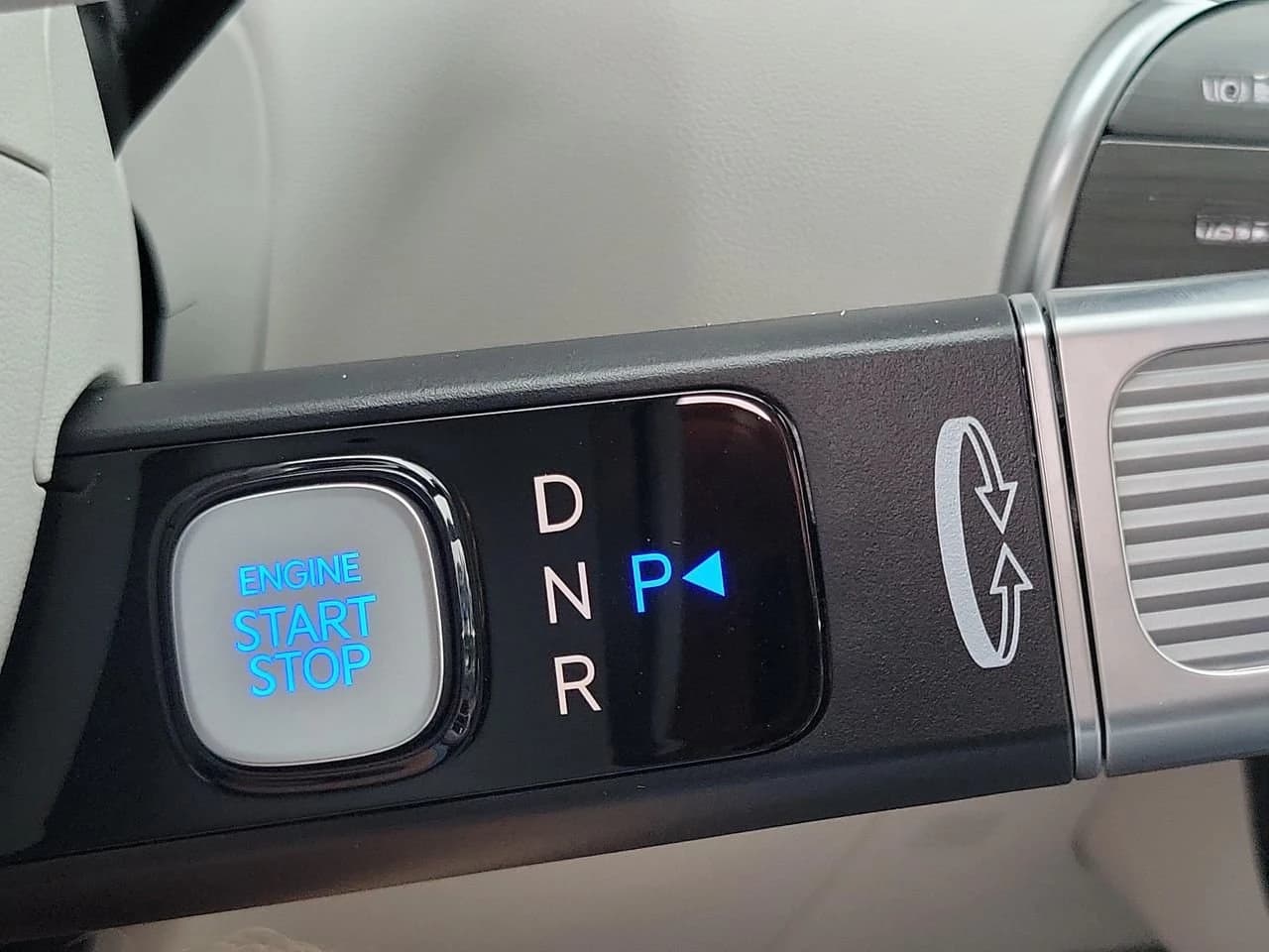 Hyundai Palisade Hybrid Blue SEL 7P FWD 2026 — side view